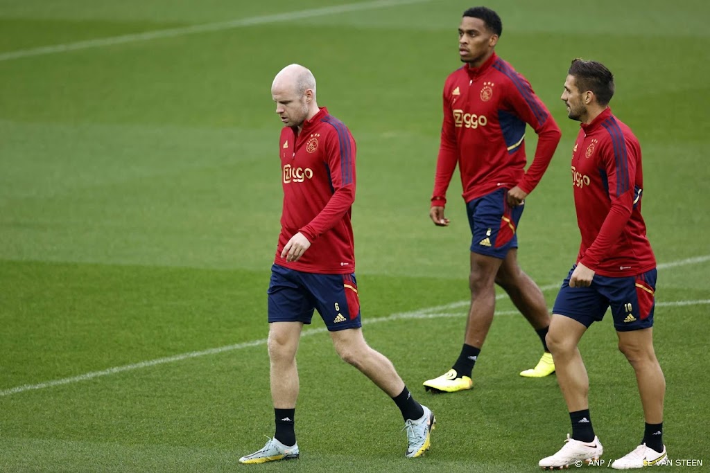 Ajax start met Klaassen en Sánchez tegen Napoli