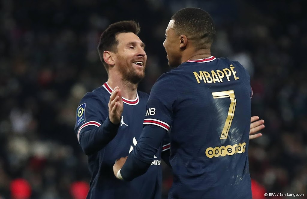 Mbappé leidt Paris SG met twee treffers langs Monaco