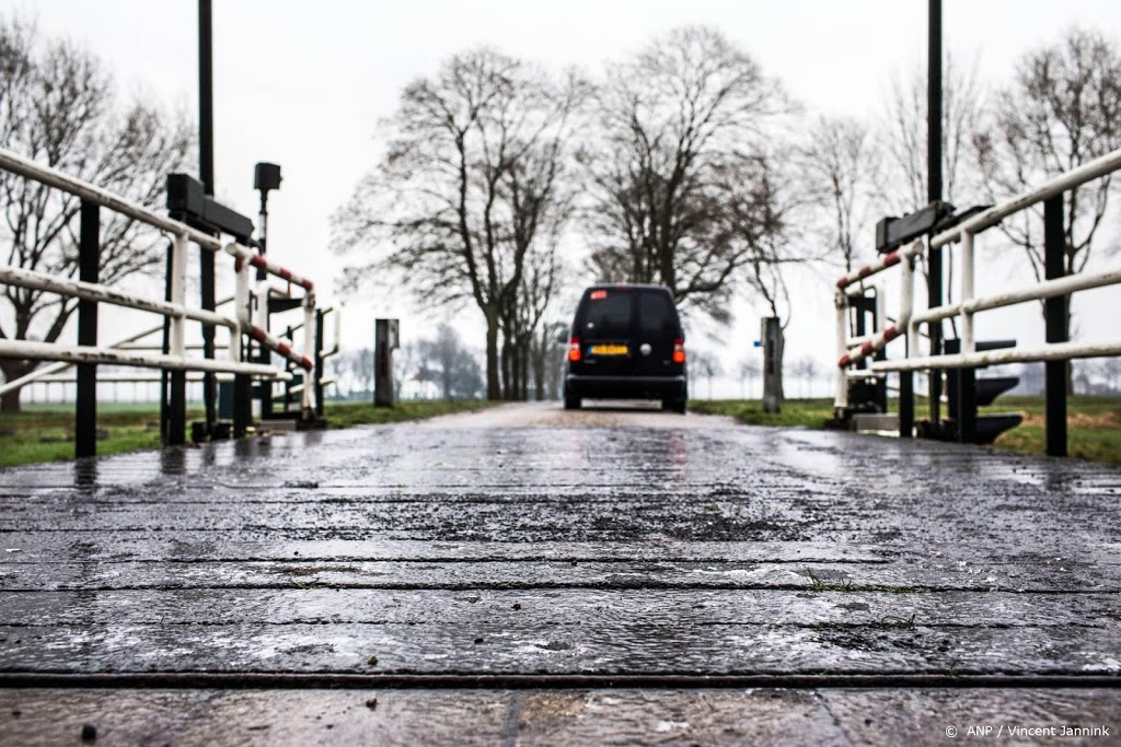 KNMI waarschuwt voor gladheid in noordoosten: code geel