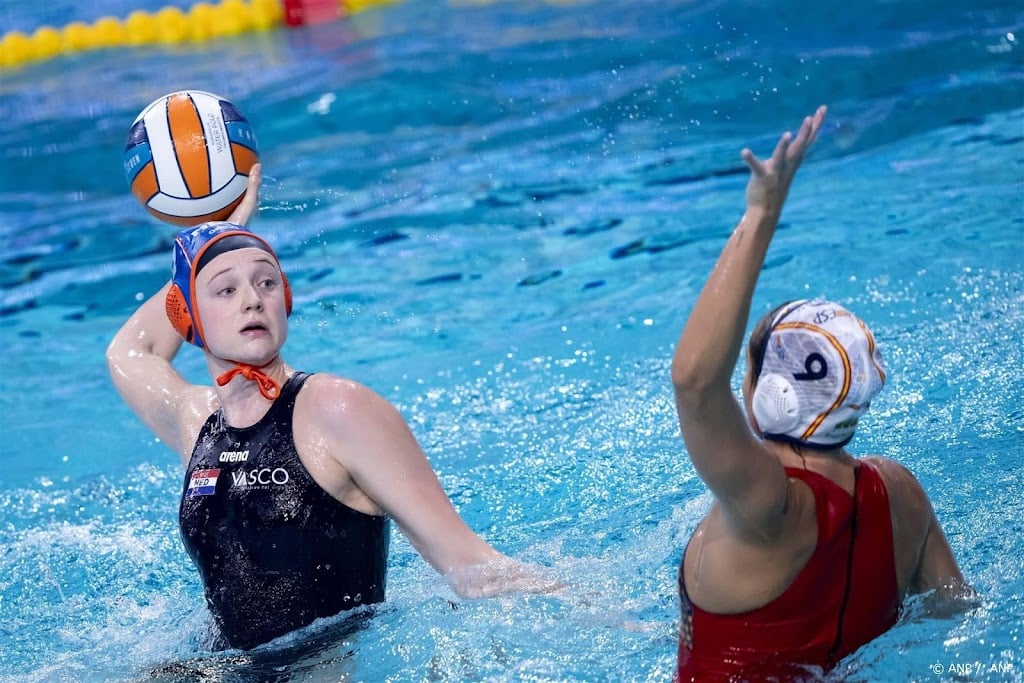 Waterpolosters Europees kampioen na benauwde zege op Spanje