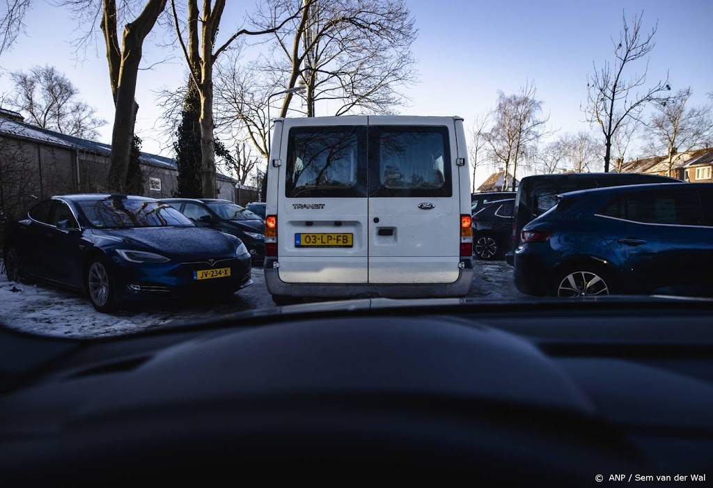Op diverse plaatsen parkeerplekken bij schaatsgebieden al vol