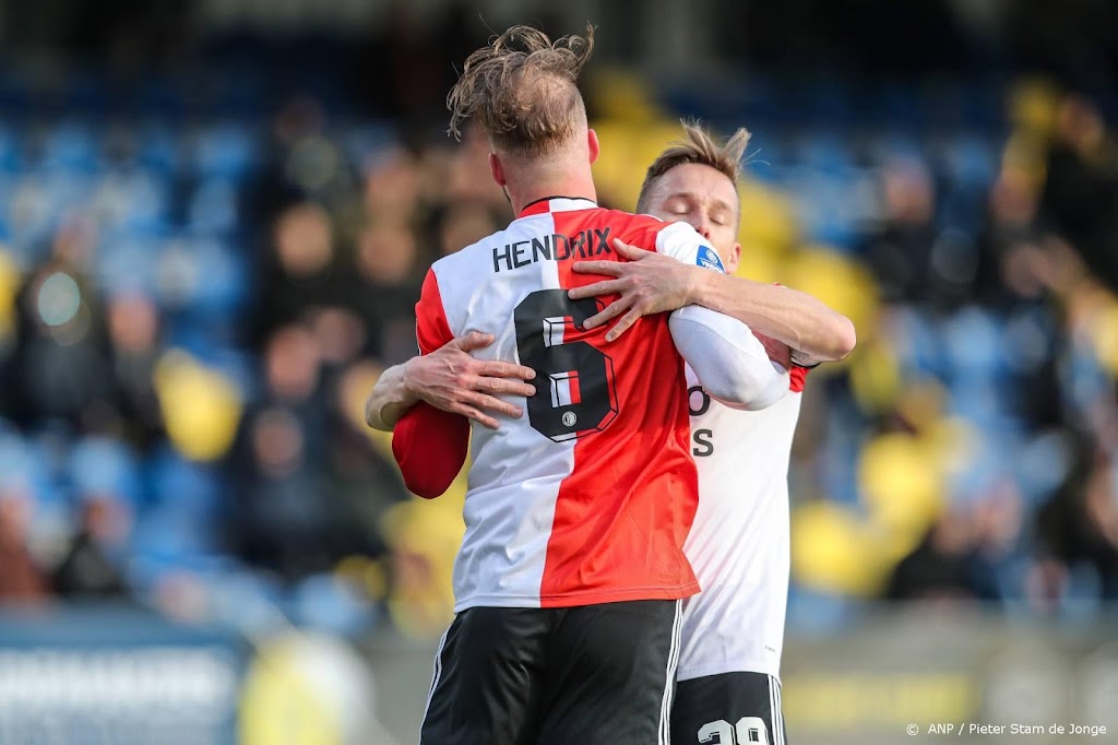 Feyenoord blijft met moeizame zege op RKC in spoor van PSV