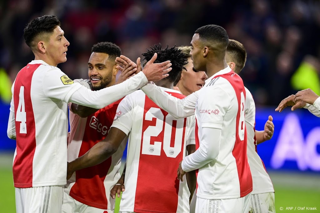 Ajax verslaat FC Twente met 5-0