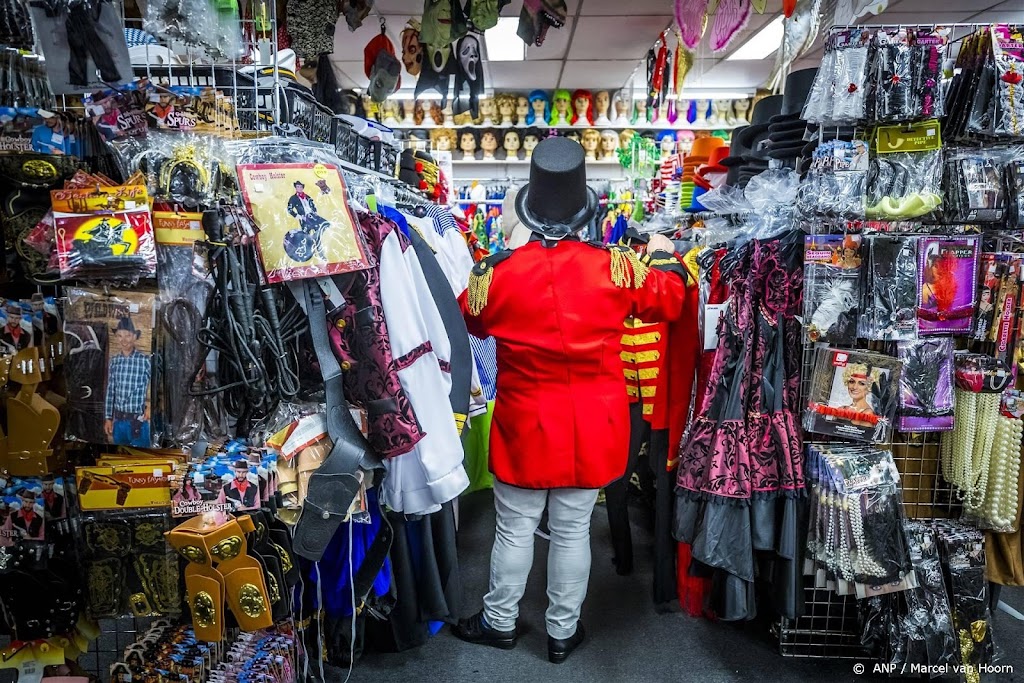 Enorme drukte bij carnavalswinkels, trainingspakken populair