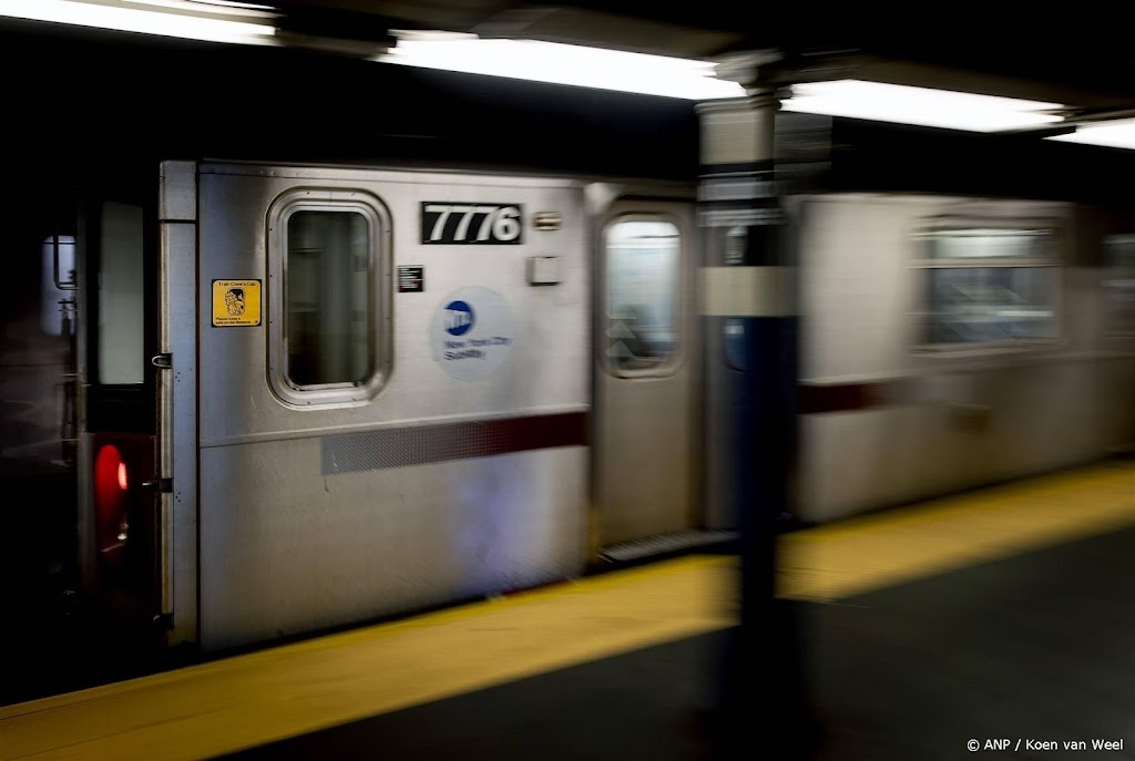 Dode en vijf gewonden bij schietpartij in metro New York