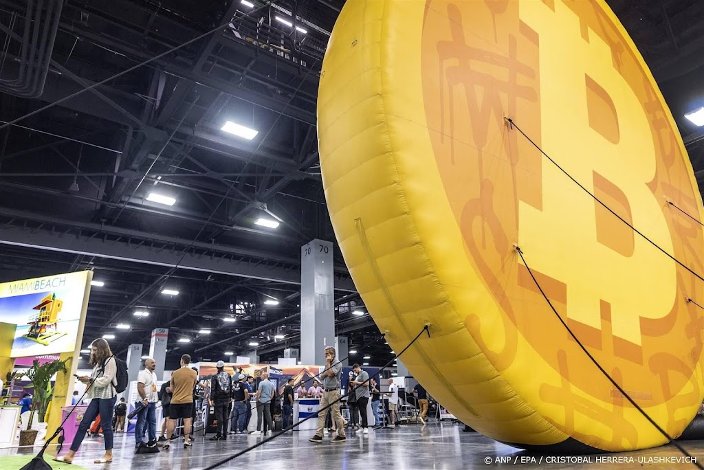 Bitcoin voor het eerst sinds 2021 weer boven 50.000 dollar