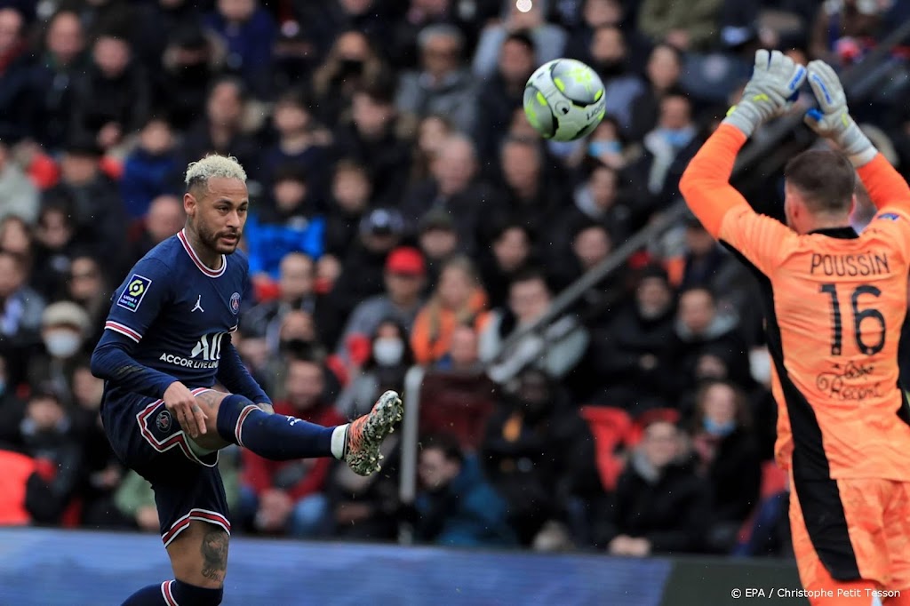 PSG wint van hekkensluiter na uitschakeling in Champions League