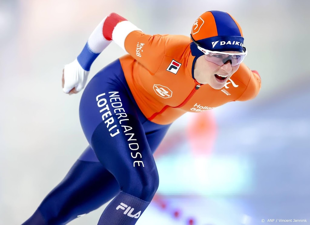 Schaatspak Schouten levert ruim 10.000 euro op voor Giro555