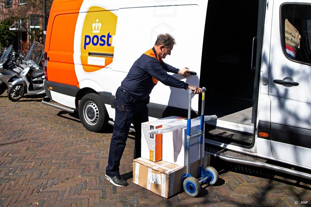 Pakketbezorgers slepen PostNL voor de rechter om coronadrukte