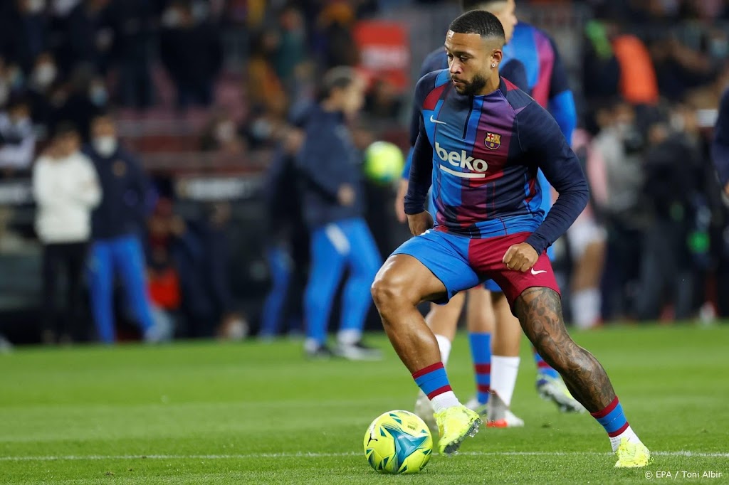Herstelde Depay kan voor FC Barcelona spelen tegen Eintracht