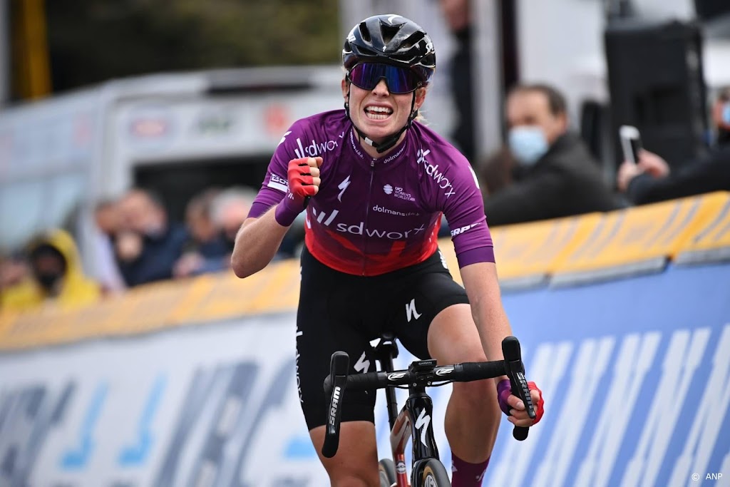 Wielrenster Vollering wint Brabantse Pijl bij de vrouwen