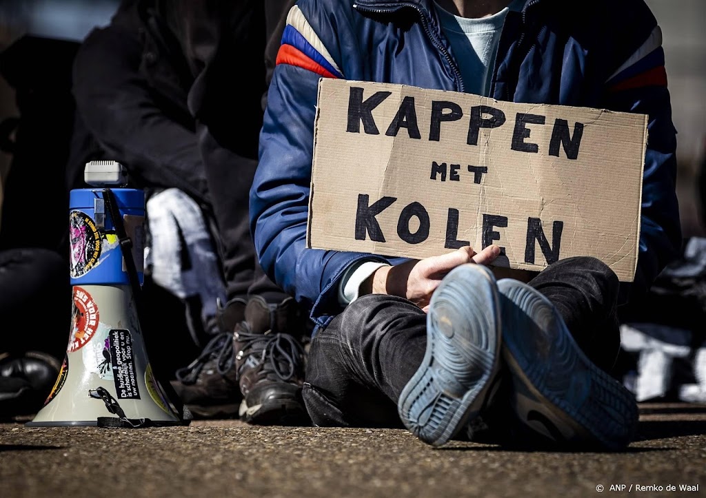 Activisten blokkeren opnieuw kolentransport in Amsterdam