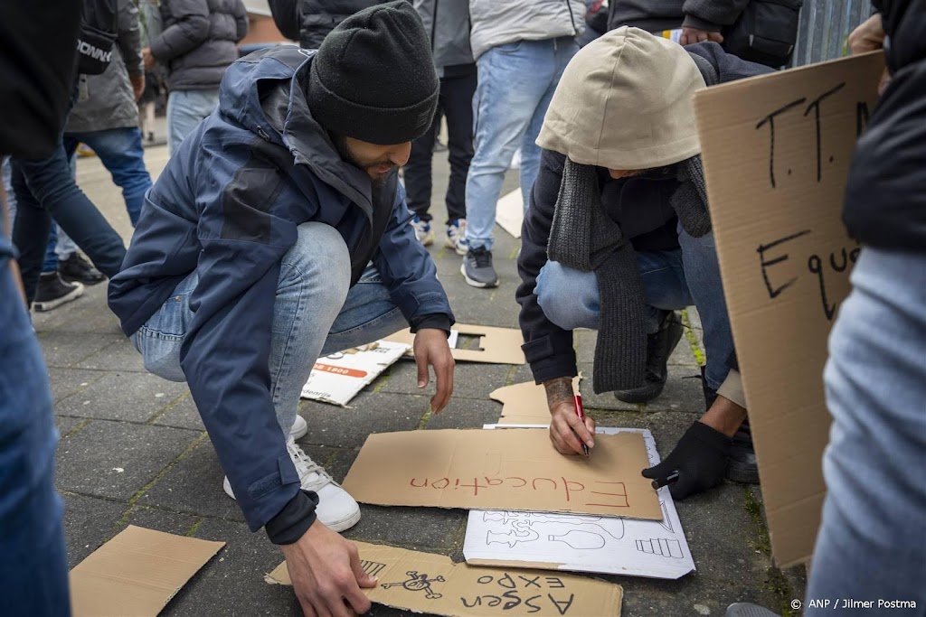 Asielzoekers demonstreren in Amsterdam tegen trage procedure