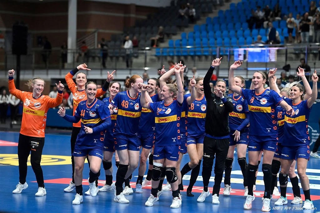 Handbalsters vieren met twee drankjes plaatsing voor Parijs