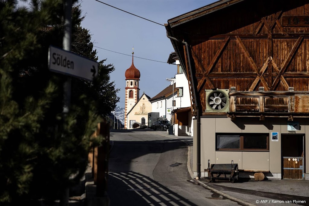 Kerk in Vent staat stil bij door lawine omgekomen Nederlanders
