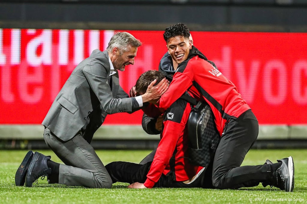 Go Ahead Eagles promoveert na misstap De Graafschap