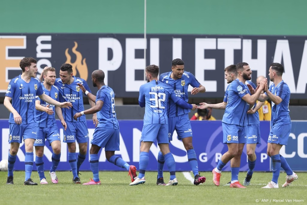 PSV heeft tweede plek bijna binnen, Vitesse zeker van Europa