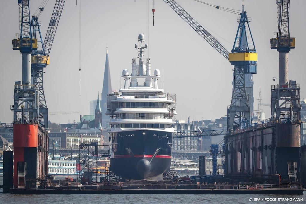 Duitsland legt weer megajacht van rijke Rus aan ketting