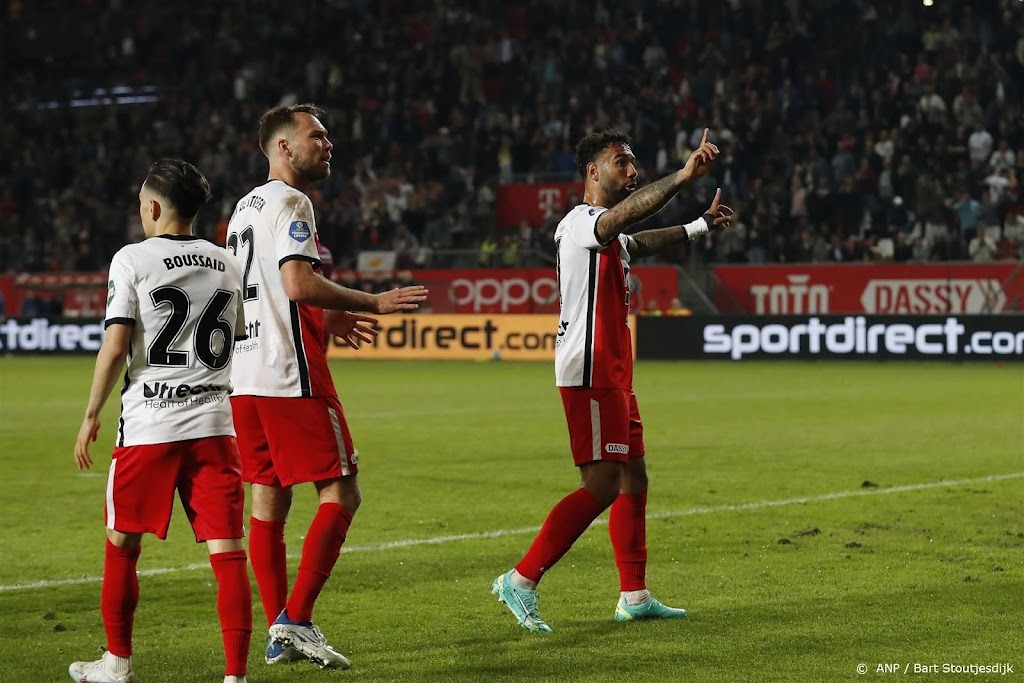 Ook FC Utrecht - RKC stilgelegd na bekers op veld na doelpunt