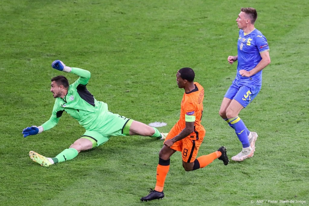 Wijnaldum maakt einde aan 9 jaar zonder Nederlandse treffer op EK