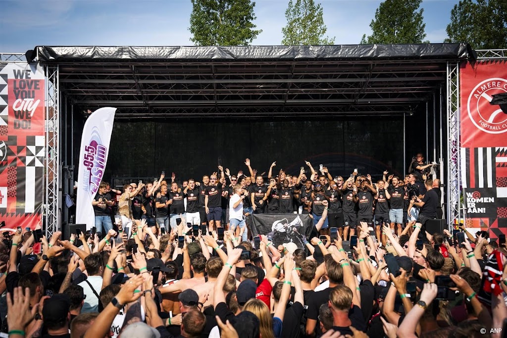 Gepromoveerd Almere City FC wil deze zomer stadion uitbreiden