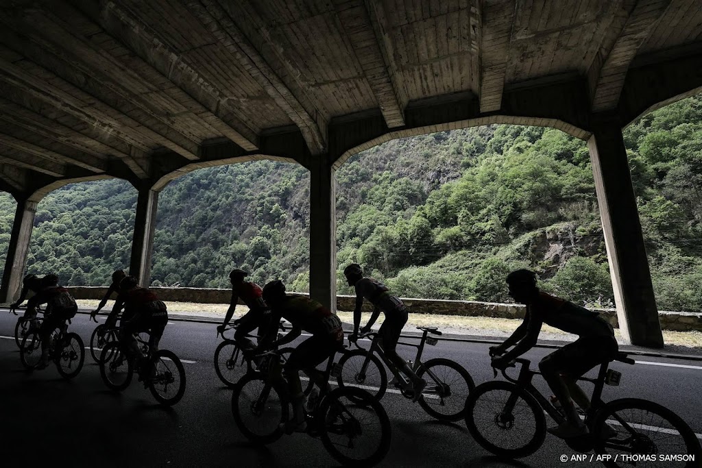 Australische Bradbury wint zware bergrit Giro, Rooijakkers vierde