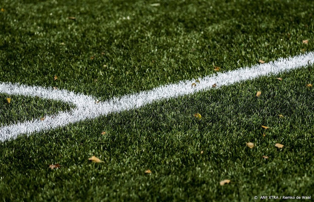 Feyenoord-verdediger Nieuwkoop krijgt rood bij rentree