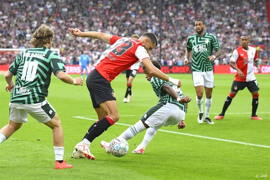 Feyenoord laat met tien man punten liggen bij competitiestart