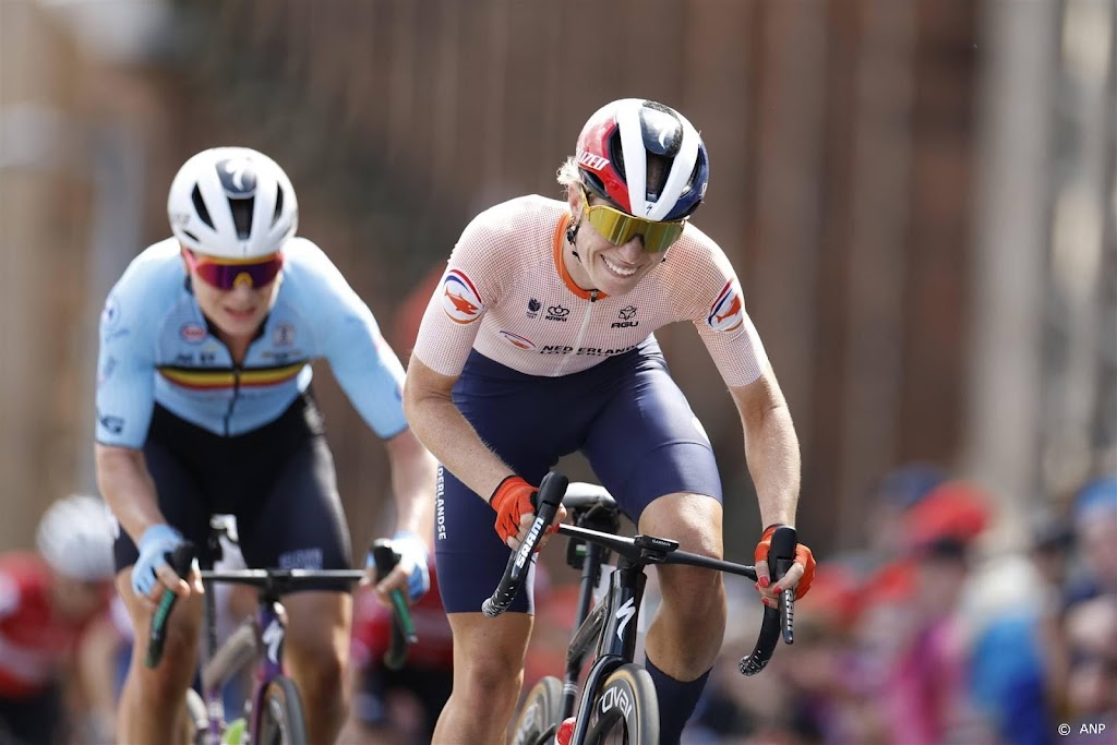 Kopecky soleert naar wereldtitel op WK, Vollering pakt zilver