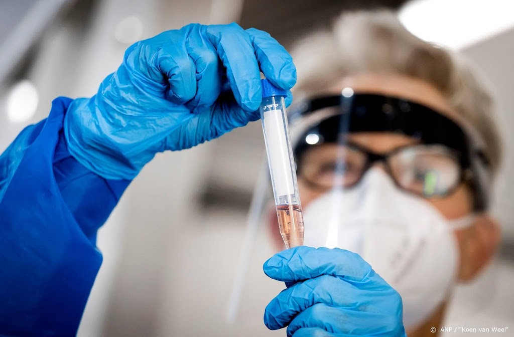Aantal dagelijkse coronabesmettingen daalt iets