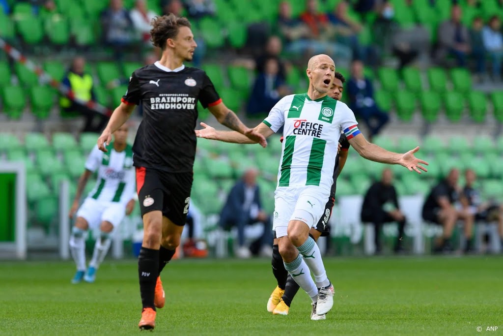 Robben na klein half uur spelen met blessure naar de kant