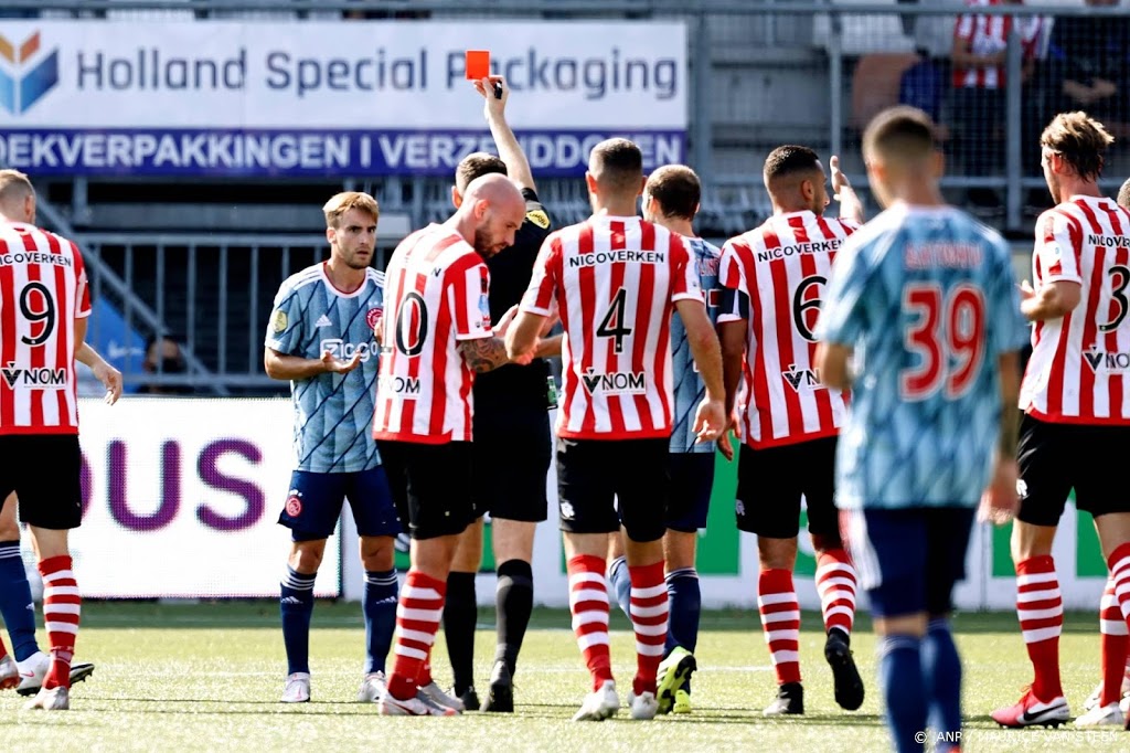 Arbiter Kamphuis blijft achter rode kaart voor Tagliafico staan