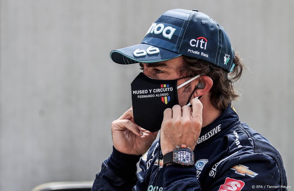 Alonso test Formule 1-auto Renault in Barcelona