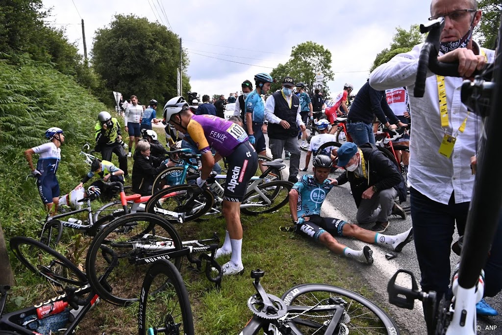 Wielervakbond eist 1 euro van vrouw die val in Tour veroorzaakte