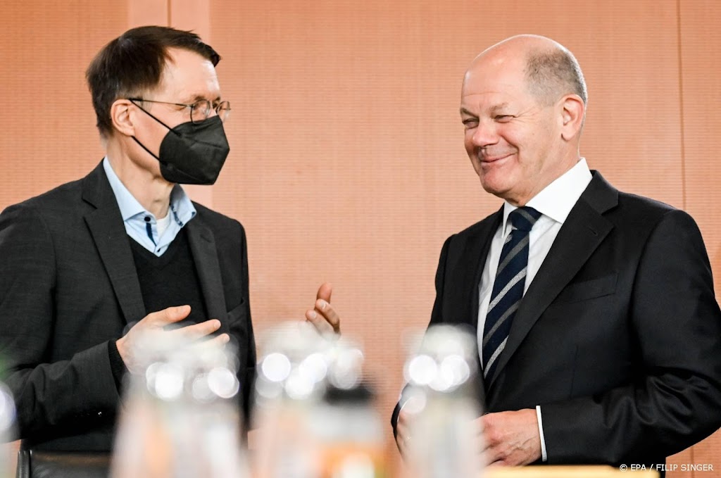 Duitse gezondheidsminister pleit voor mondkapjesplicht binnen