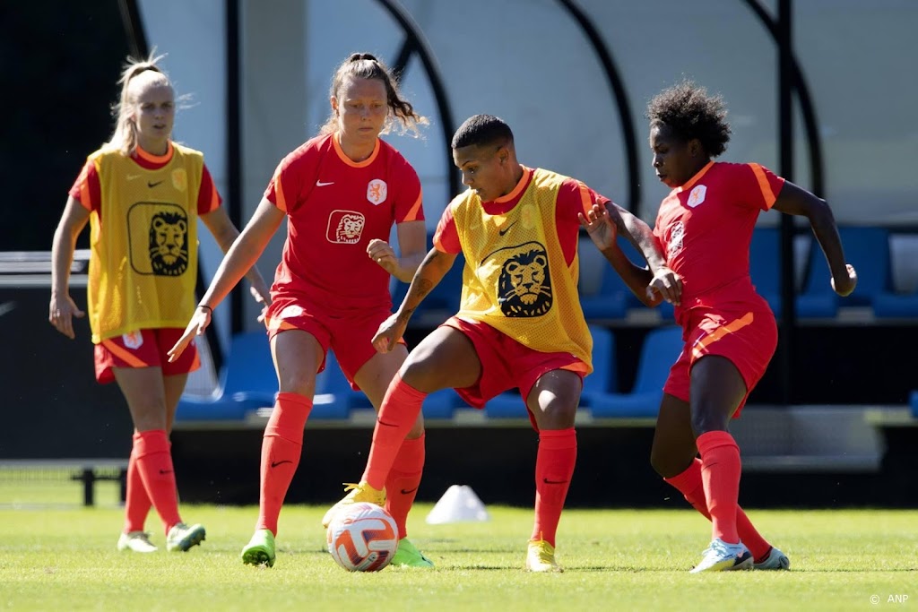 Nederlands vrouwenelftal zakt twee plekken op wereldranglijst