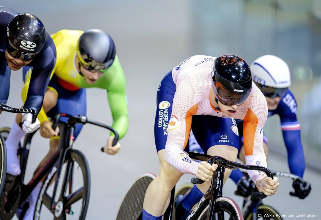 Baanrenner Lavreysen voor derde jaar op rij wereldkampioen keirin