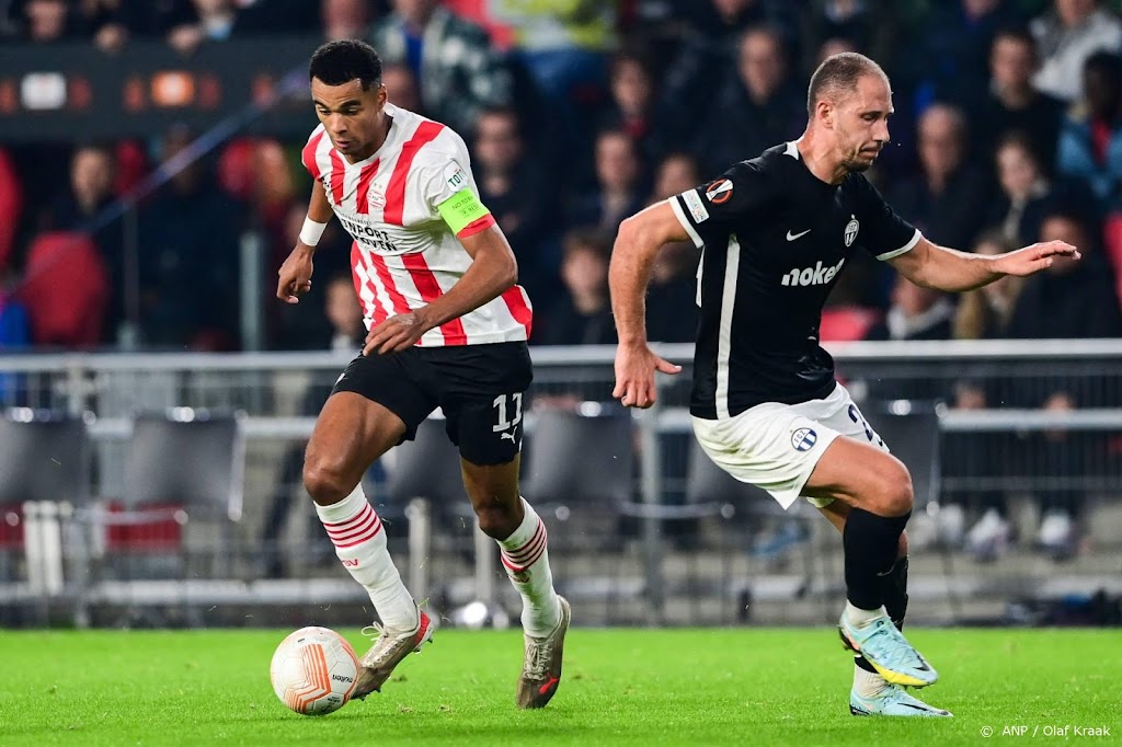 Fans FC Zürich gaan al voor begin duel met PSV naar huis