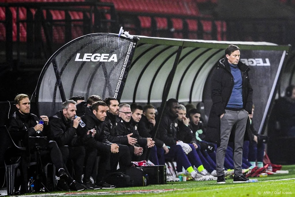 PSV-coach Schmidt wil nu ook als koploper de winterstop in