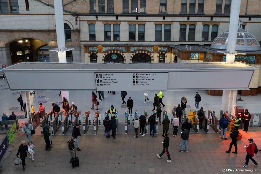 Britse vakbonden beginnen nationale staking bij spoorwegen
