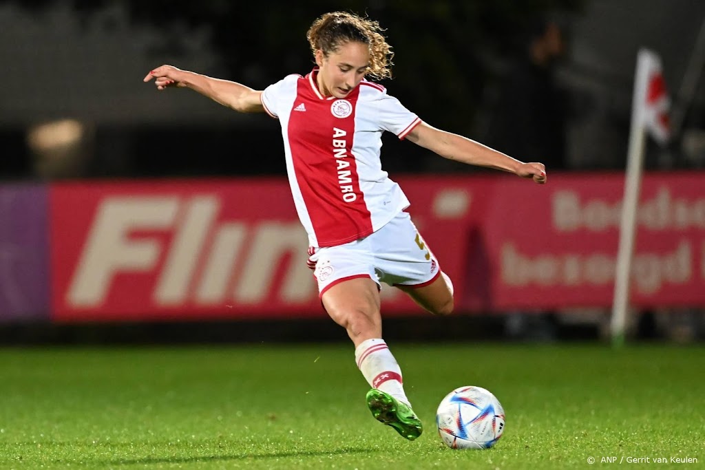 Voetbalsters Ajax sluiten jaar af met overwinning