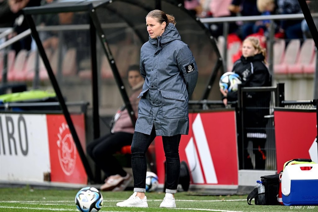 Ajax-coach ziet vrouwelijke trainer bij mannen nog niet voor zich