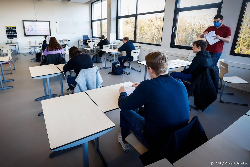 50 organisaties aan kabinet: zoek alternatief voor schoolsluiting