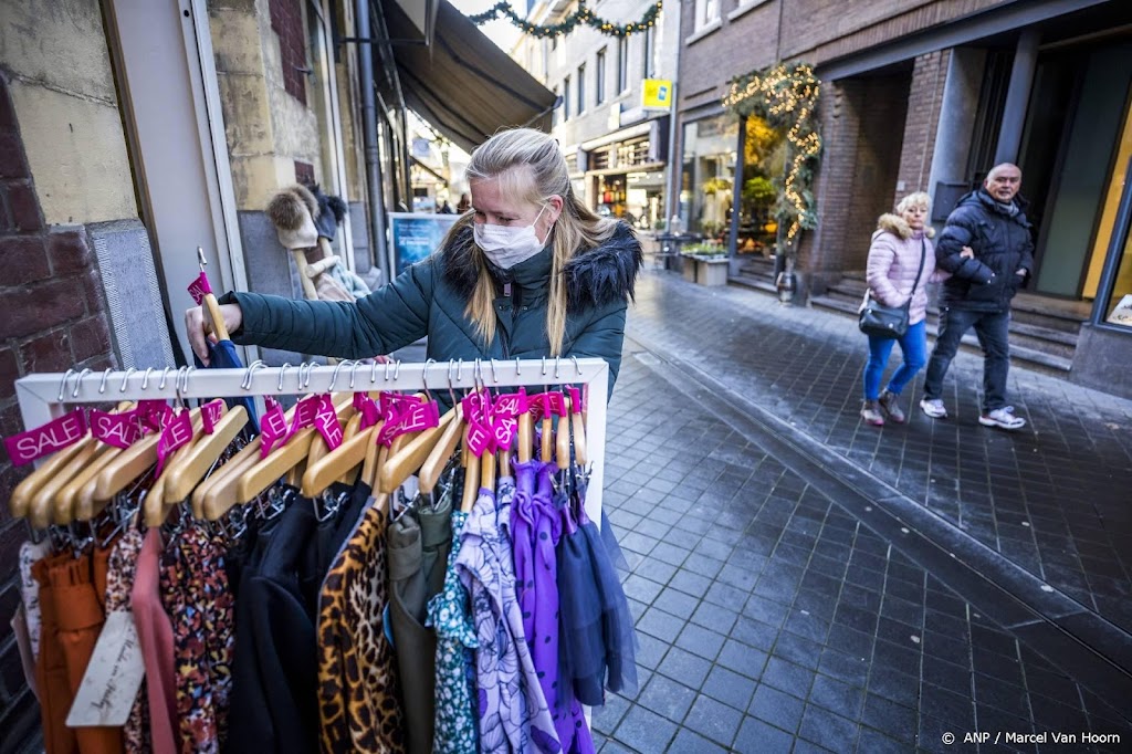 Niet-essentiële winkels toch open zonder afspraak