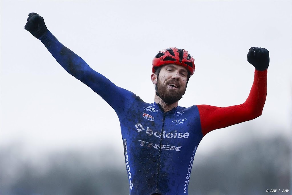 Nieuwenhuis soleert naar eerste nationale titel veldrijden