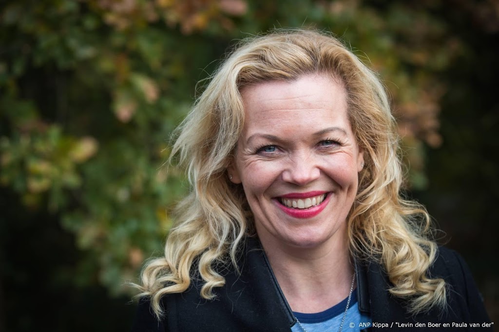 Boek Moeder van Glas van Roos Schlikker wordt theatervoorstelling