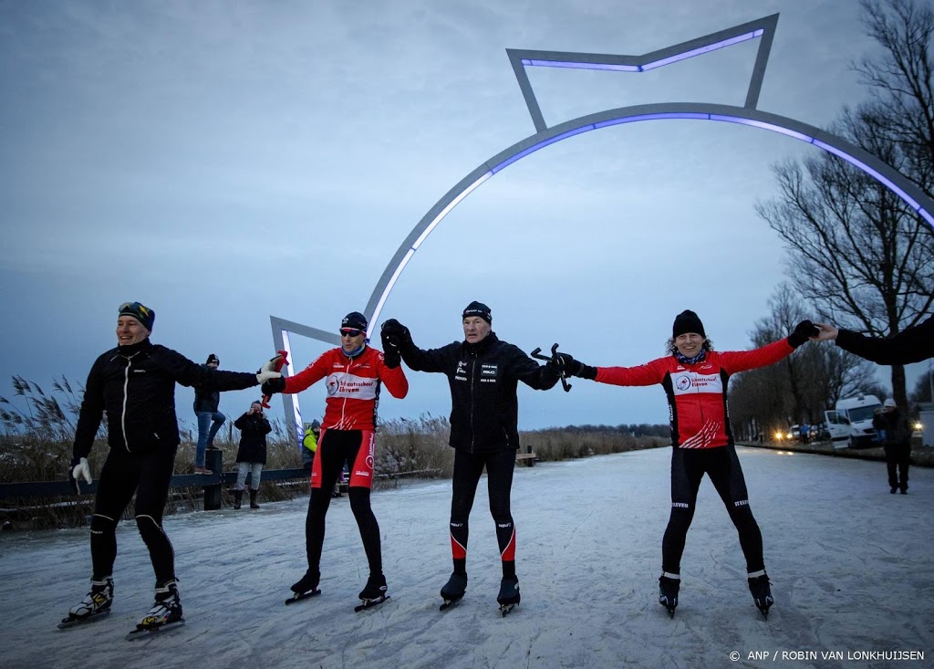 Angenent finisht in Leeuwarden na rijden deel Elfstedentocht