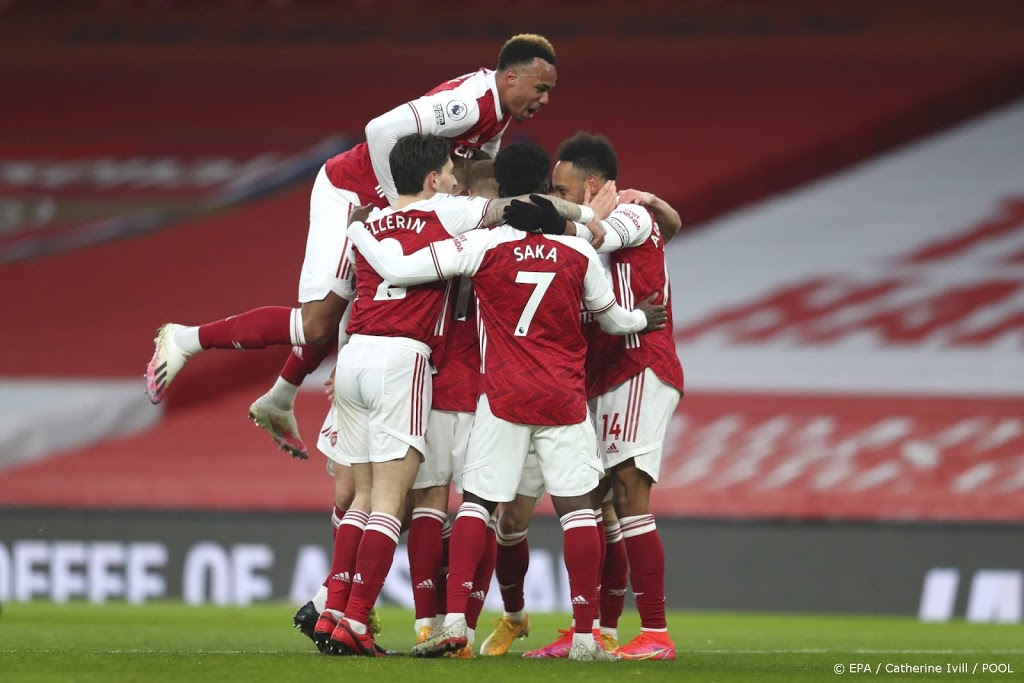 Aubameyang loodst Arsenal met hattrick langs Leeds