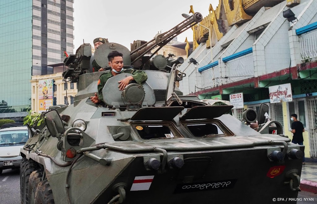 Leger Myanmar schiet op demonstranten, journalisten opgepakt