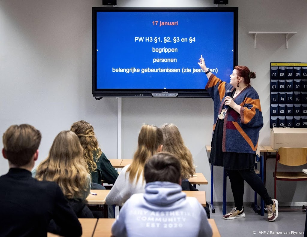 Loonkloof in het onderwijs eind maart gedicht, hoopt vakbond